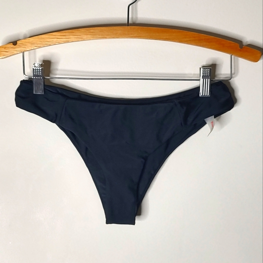 🎉 Romwe Black Bikini Bottom NWOT size Small